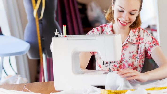 Conheca 5 especializacoes para costureiras que trabalham de casa