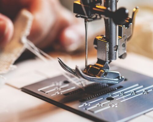 Entenda o que é o kit de calcadores para máquina de costura doméstica [32 peças] 3