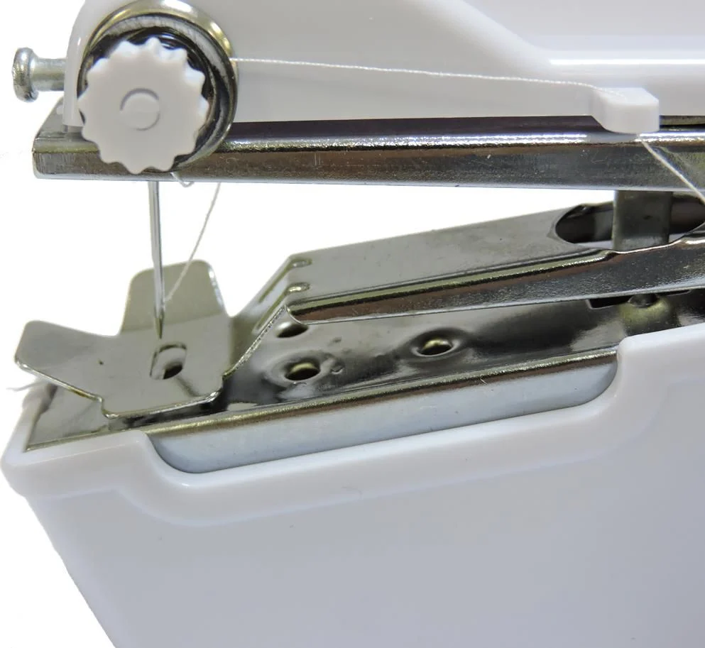 Mini Máquina de Costura Portátil A Pilha 2 Mini Máquina de Costura Portátil A Pilha - Imagem 2
