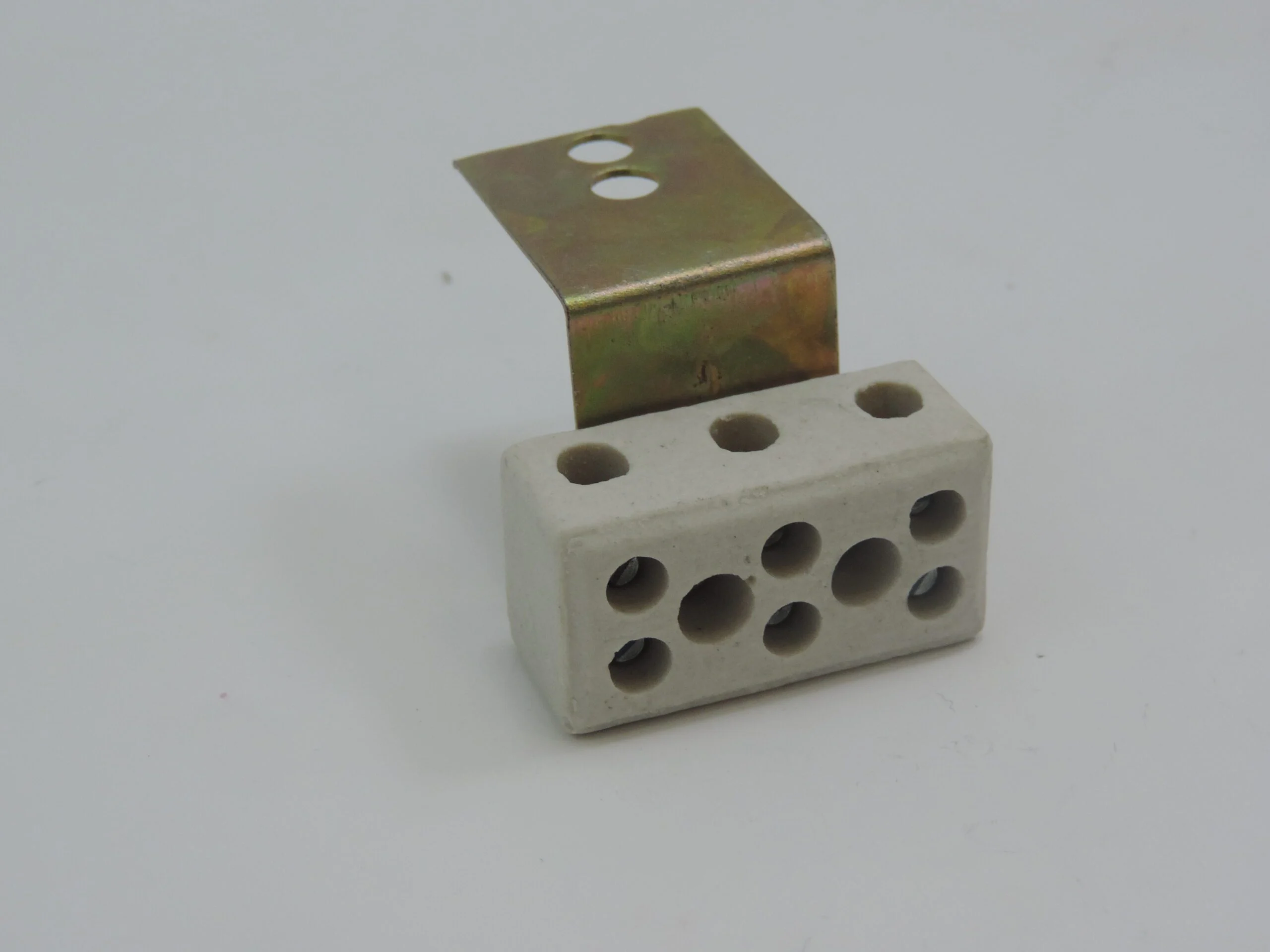 Tomada/Conector Porcelana 3 Polos Com Suporte Metal 1 Tomada/Conector Porcelana 3 Polos Com Suporte Metal