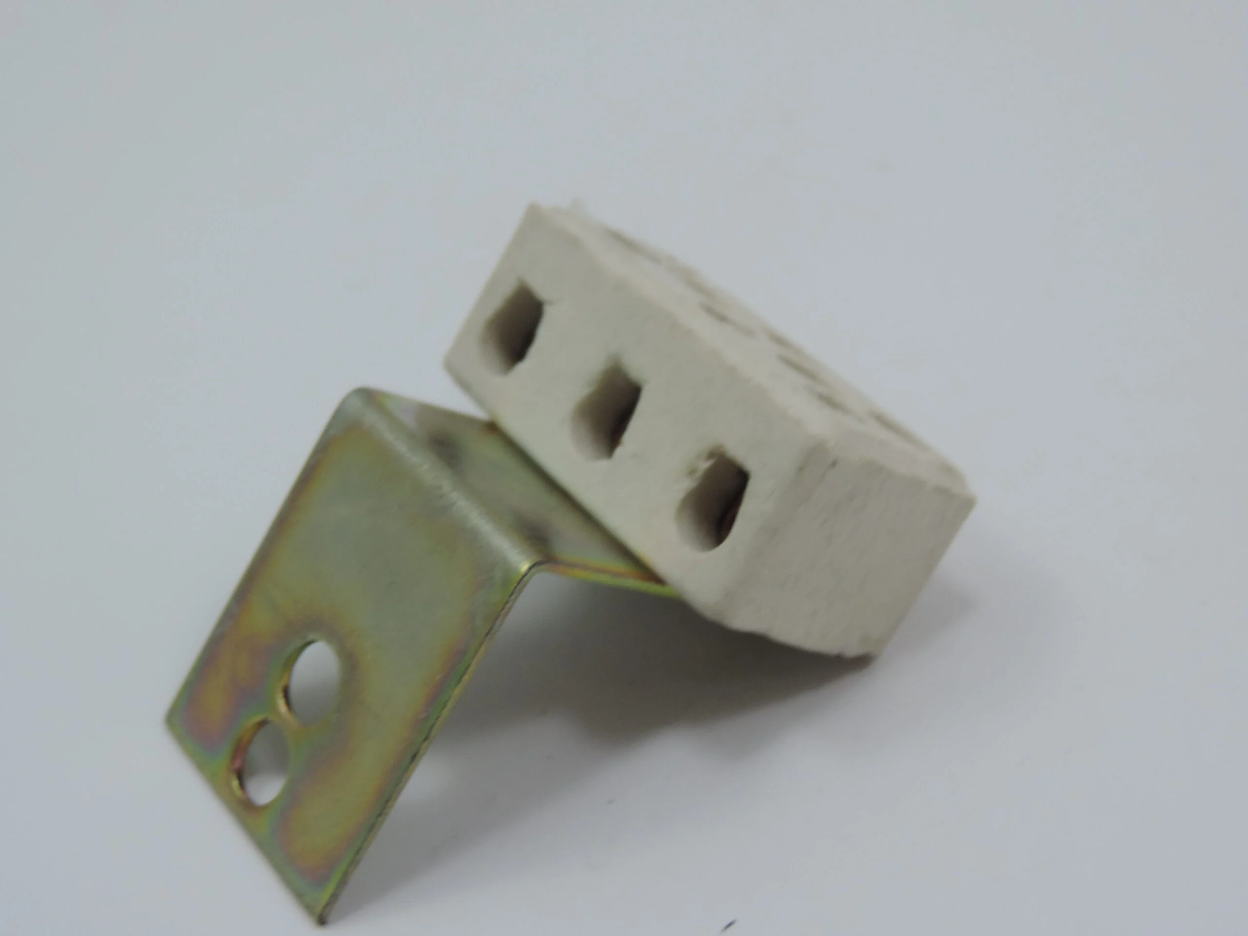Tomada/Conector Porcelana 3 Polos Com Suporte Metal 1 Tomada/Conector Porcelana 3 Polos Com Suporte Metal