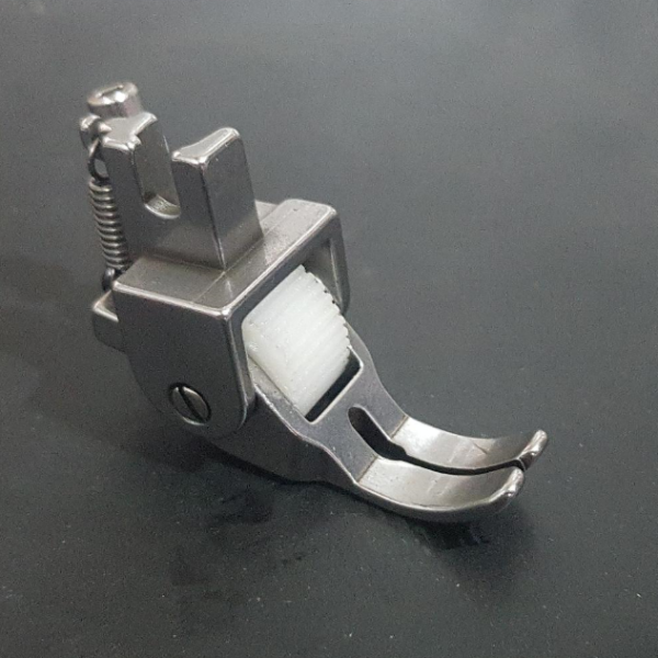 Calcador Com Rolete Dentado Nylon 10Mm Reta Industrial