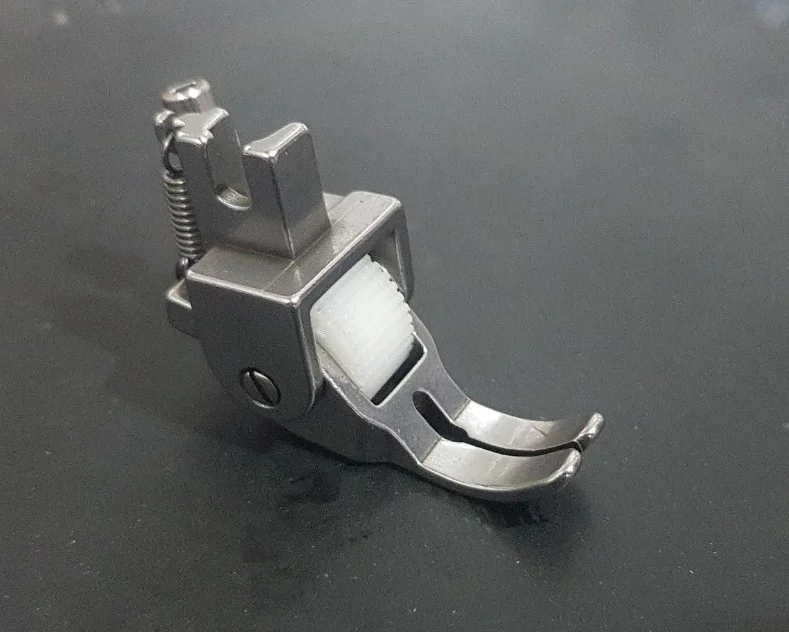 Calcador Com Rolete Dentado Nylon 10Mm Reta Industrial